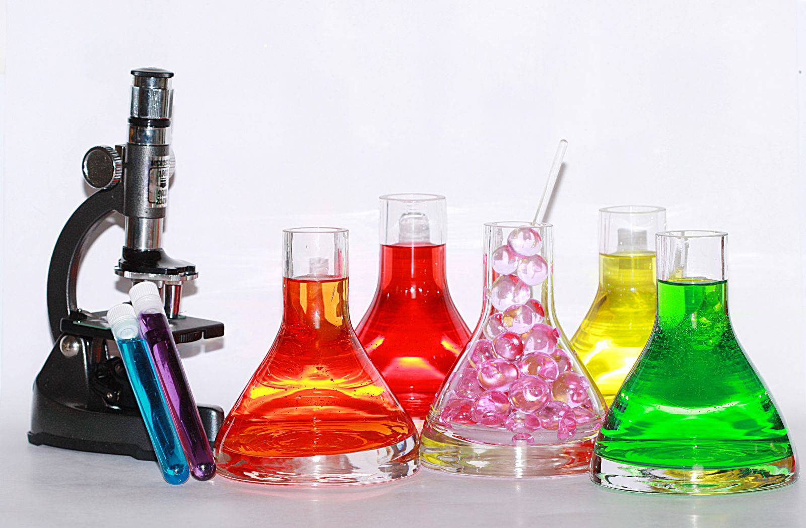 Du học Anh - Chemistry AS and A2 Level - Guildford College