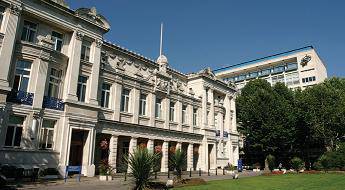 Du học Anh – Các chương trình đào tạo của Trường Queen Mary University of London: