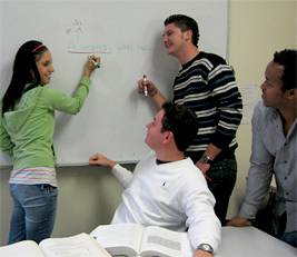 Du học Canada - Centennial College - Các ứng viên sau đây được miễn nộp điểm TOEFL / IELTS / CAEL