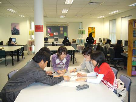 DU HỌC ÚC - CÁC CHƯƠNG TRÌNH DIPLOMA CHO SINH VIÊN QUỐC TẾ CỦA The University of Canberra College (UCC)