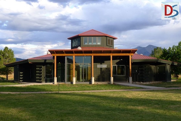 Colorado Rocky Mountain School, Trung học Mỹ