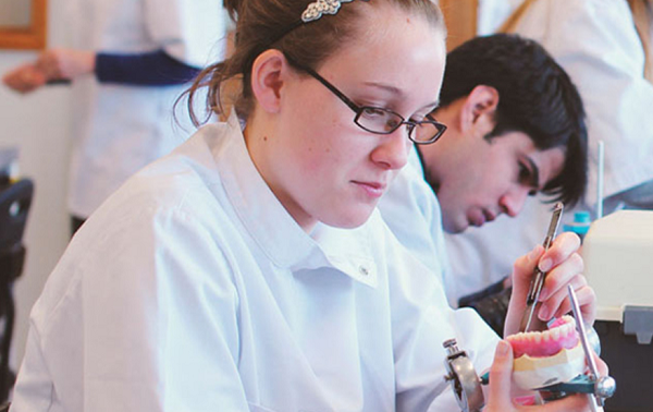 Diploma Công nghệ Nha khoa (Dental Technology) tại TAFE NSW