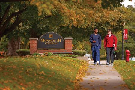 Du học Mỹ - Business Administration - Monmouth College, Illinois