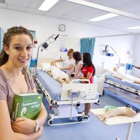 Cử nhân điều dưỡng (Nursing) - Deakin University – Du học Úc