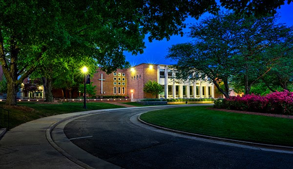 THE ACADEMY OF HOLY CROSS  - HỌC BỔNG LÊN ĐẾN $5,000 - Tư vấn du học Mỹ